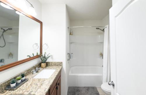 Peaceful Gated Oasis Near Nature Preserve - Foto 45