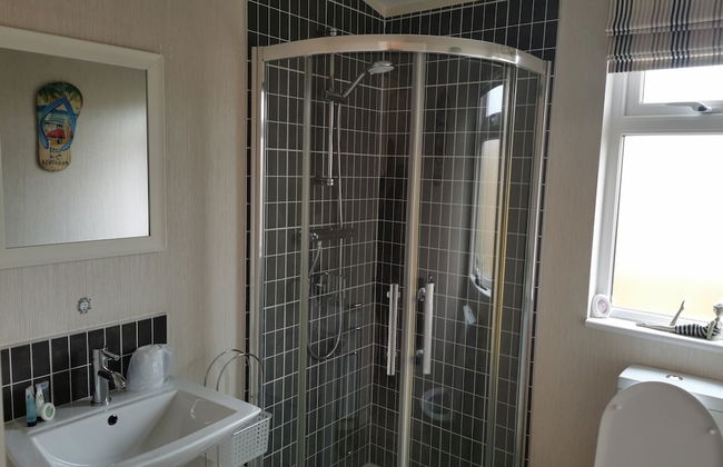 2 Bed Cabin - Sleeps 4 - Pets - 5 min to Beach - Photo 7