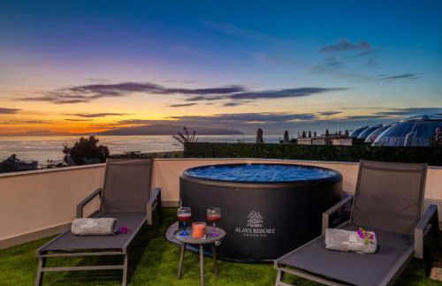 Apartamento de Lujo con Jacuzzi Privado, Piscina y Vistas al Mar - Foto 3