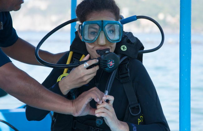 Beginner’s Dive: Your First Underwater Adventure - Photo 1