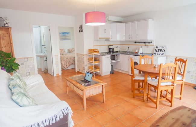 Beach House with garden - Photo 8