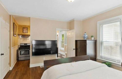 Beautiful Studio Apartment in Historic House - Foto 2