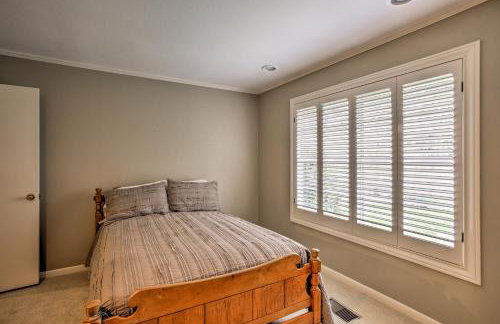 Pet-Friendly Lake Athens Home with Fireplace! - Foto 14