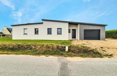 3 Bedroom Awesome Home In Plouguerneau - Foto 1