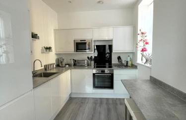 THE PALMS Lux living Condo B'mouth Town Centre & Beach - Photo 4