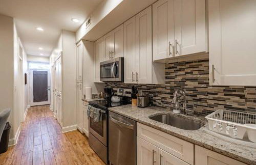 Central LUX Apartment in DC - Photo 18