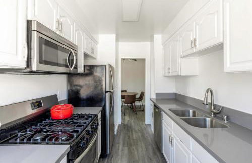 Brentwood 1BR w Pool nr UCLA Whole Foods LAX-253 - Photo 5