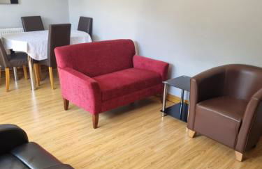 Beautiful Ground floor flat in the Heart of Rochester with balcony mobility friendly - Photo 4