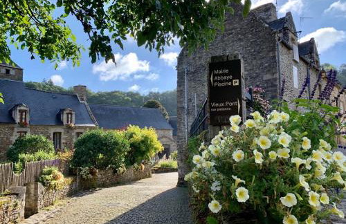 Quai du Val is a Charming Pet and Family Friendly Riverside Gite in Lehon close to Dinan Sleeps 7 - Photo 33