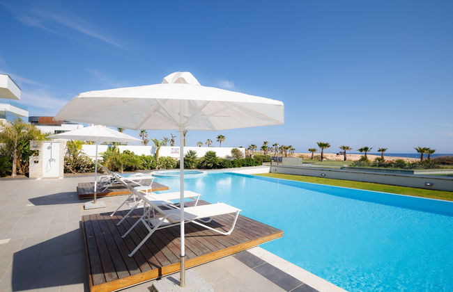 Tranquility Beachfront Villa - Foto 48