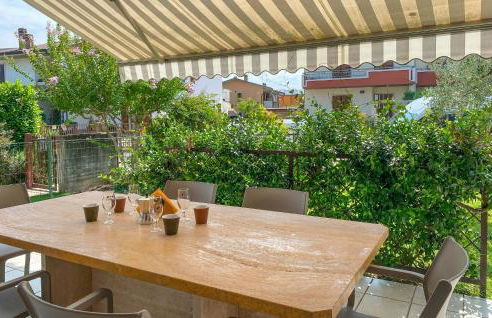 Gorgeous Apartment In Ospedaletto Di Pescant - Foto 15