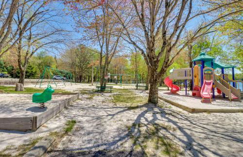 Beach Access BBQ-Ready Poconos Family Getaway! - Foto 31