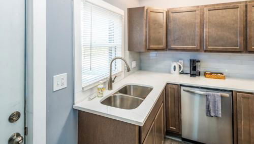Prime Walnut Hills, 5min to UC, Lux King Beds, Sleep 6ppl, Smart TVs - Foto 4, stove, dishwasher