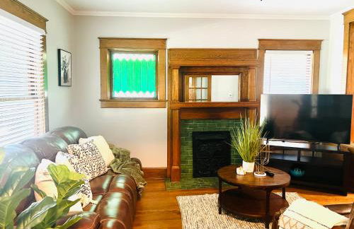 Spacious 6BR Home - Near Top Attractions - Photo 27