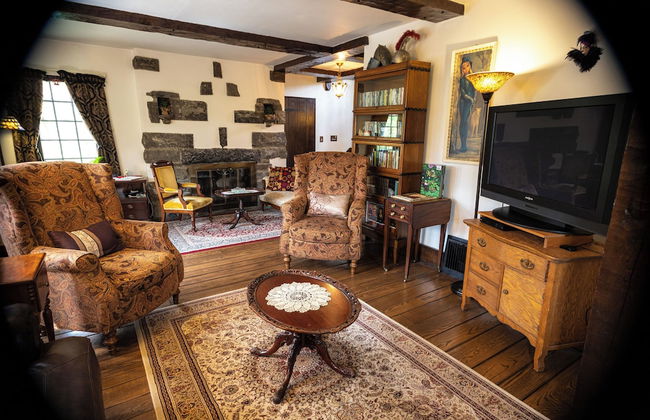 Castle on Glen - 3 Bedroom Home - Photo 11