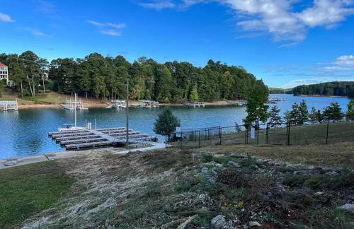 Charming 2-bedroom house with fitness room and AC in welcoming Buford - Foto 16