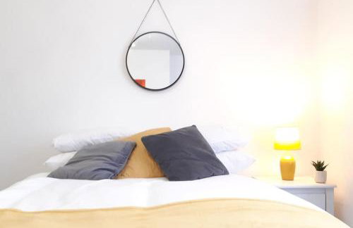 Free Parking Spacious Home - Photo 26