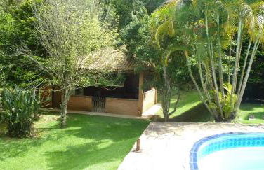 Linda casa em condomínio ecológico de alto padrão a 1h de SP, Terreno de 1500m2 com amplo gramado e piscina, WiFi para Home Office, Área gourmet com churrasqueira, forno de pizza e lareira aconchegante - Foto 10