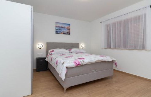 Gorgeous Home In Smokovic - Photo 32