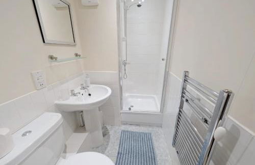 Waterfront Quayside Apartment with secure parking & lift, Ideal for Mobility Users - Foto 20