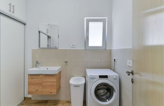 With Pool, Jacuzzi and Sauna - Photo 19