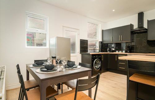 Anfield House - Liverpool Retreat 7 Bedroom Home - Photo 40