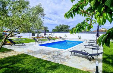 Holiday home Aprilis with pool, jacuzzi and sauna - Foto 1