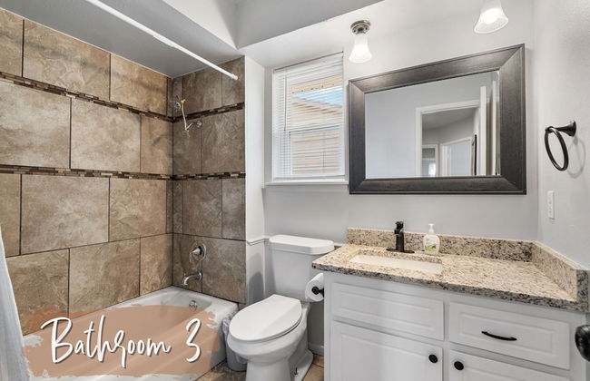 Spacious Retreat 8 Bedroom River - Photo 29