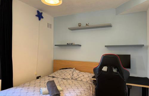 Cosy Modern Family Home Free Parking Garden - Foto 26