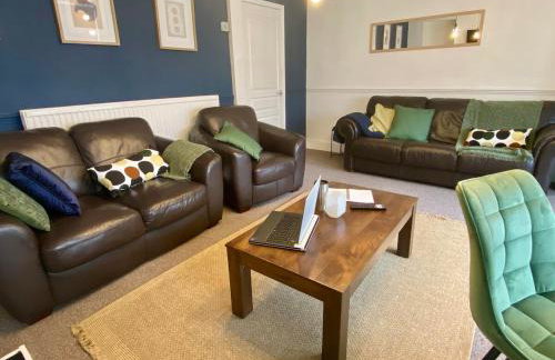 Stylish 4BR Home - Free WiFi -Ideal for Contractors - Foto 2