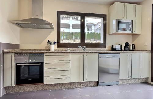 Superb 3-bed penthouse minutes drive to the beach - Foto 22