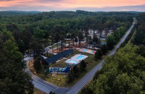 Modern 2BR Aparment near NC ZOO w Parking - Foto 6