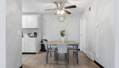 Comfortable bedroom and cozy living space - Foto 4