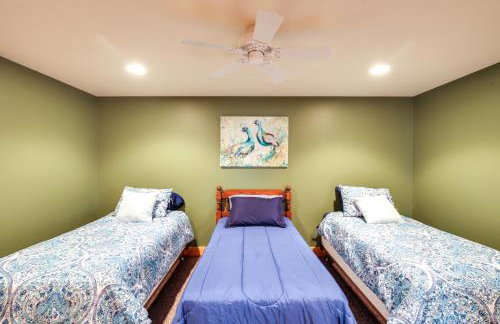 Lake View Champlain Home with Hot Tub and Sauna! - Foto 25