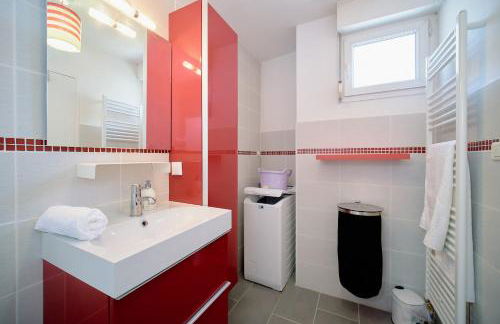 Bright, 2 bedrooms, central, garage and balcony - Foto 10