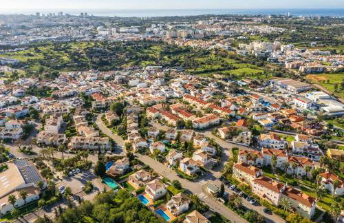 Villa Oasis, Piscina, Jacuzzi, Ténis e Praias! - Foto 47