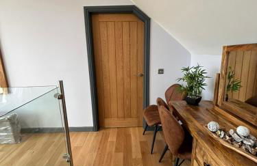 Luxurious, Unique & Elegant Cottage with Hot Tub - Foto 32