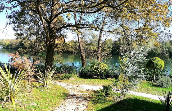 Amazing Chalet with Private Garden, Hot Tub, Sauna, Great Location by the River - Foto 33