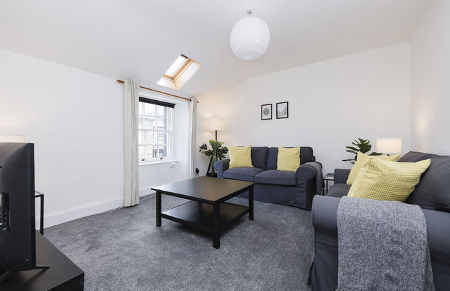 JOIVY Beautiful 2-Br Mews Home, Near Princes Street - Foto 21