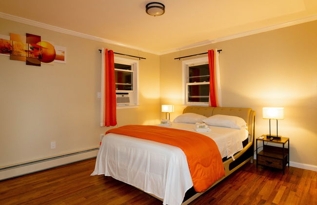 Cheerful & Beautiful 3-Bedroom Ranch - Photo 25