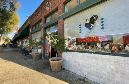 Garden Oasis Cozy Home Near Bart Shop with Parking - Photo 54
