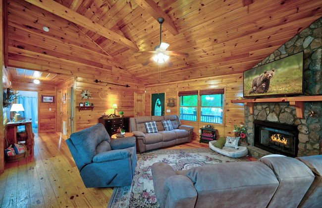 2 Bedroom Home in Ellijay! Private Hot Tub and Sunset Views - Foto 16