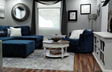 The Bluebird Guesthouse *walk to downtown* - Photo 3