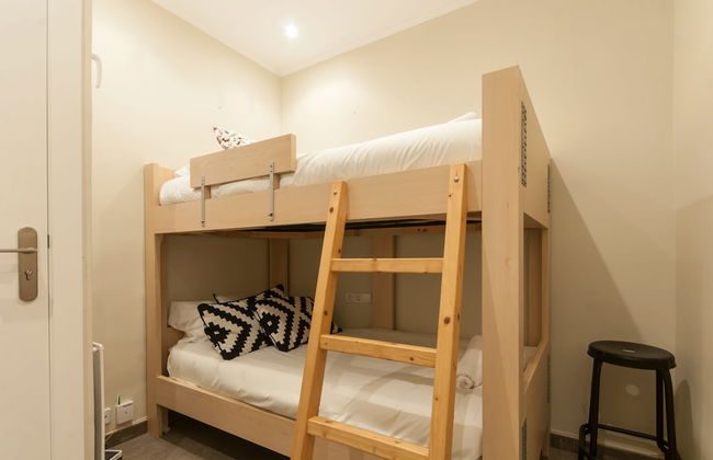 Lovely and Central 4 BR Apartment - Photo 9