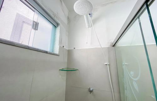 Apto Térreo com 2 quartos (ambos com ar split), sendo 1 suíte, internet privativa 300MBPS, no Residencial Vila Regina, condominio com piscina e área gourmet bem próximo a praia de Taperapuã - Foto 26