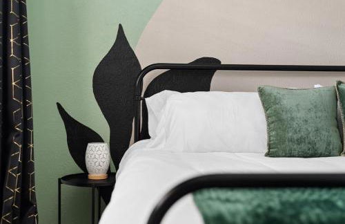 Serene Family Retreat King Beds Pool Hot Tub and Games - Photo 34