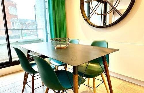 Super Modern New 2 Bedroom Apartment - Next to the Beach - Great Location - Fast WiFi - Smart TV - sleeps up to 4! Close to Purbeck, Corfe Castle, Sandbanks, Poole & Bournemouth - Foto 13