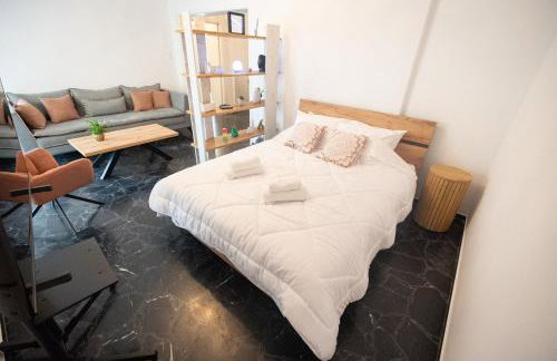 Love Travel Athens Apartments - Photo 31