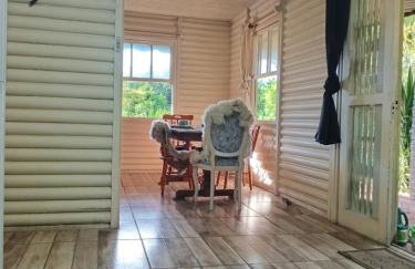 Chalé alpino em canela rs todo mobiliado com cozinha lareira split Wi-Fi 2 quartos perto do centro - Foto 10