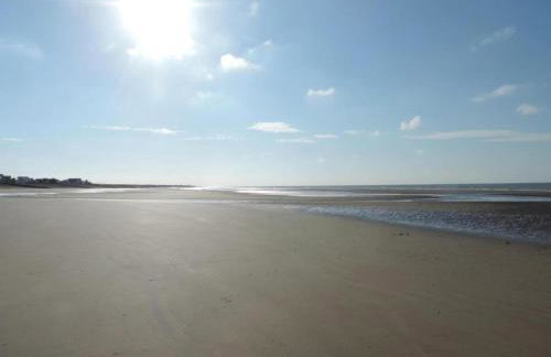 Charming Cottage in Romney Marsh Britain with Wooden Deck - Photo 7